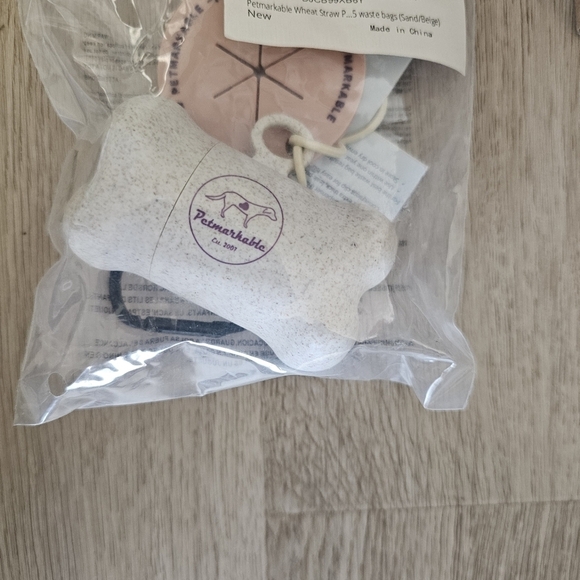 New in Package Petmarkable Complete Earth-Conscious Dog Waste Kit + Box of Bags - Picture 9 of 11